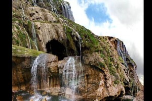 آبشار کمر دوغ